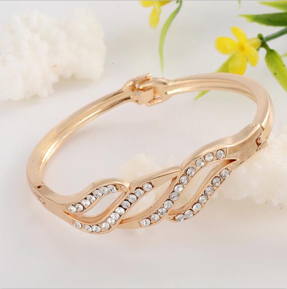 MINHIN Delicate High Grade Created Crystal Decoration Bracelet Beautiful Women Accessory With Shinning Synthetic Rhinestone