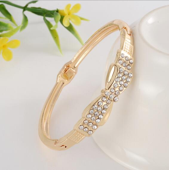 MINHIN Delicate High Grade Created Crystal Decoration Bracelet Beautiful Women Accessory With Shinning Synthetic Rhinestone