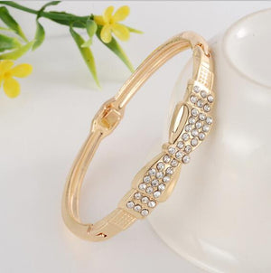 MINHIN Delicate High Grade Created Crystal Decoration Bracelet Beautiful Women Accessory With Shinning Synthetic Rhinestone